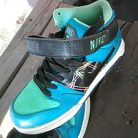 Nike Shoes - Super cute Nikes